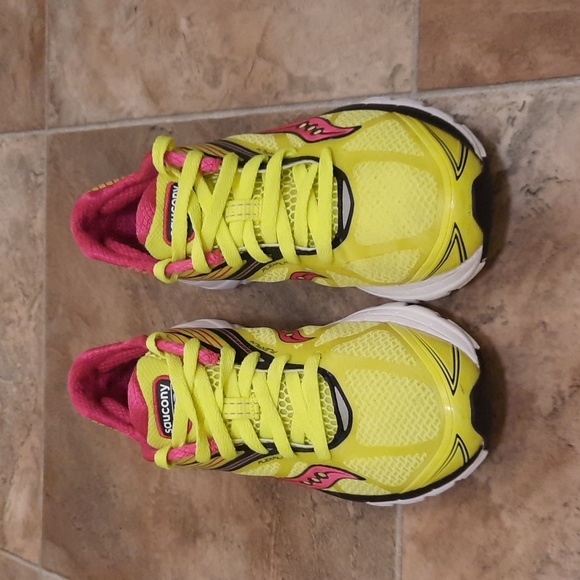 Saucony Kinvara 4 running shoes, womens size 7 - Picture 2 of 9